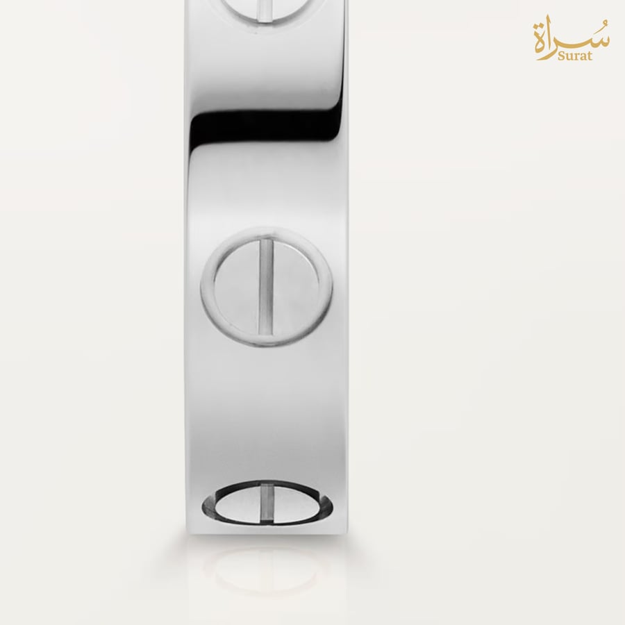 أبيض