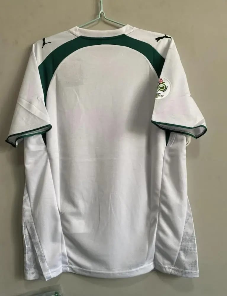 طقم المنتخب السعودي الاحتياطي كلاسيك 2006