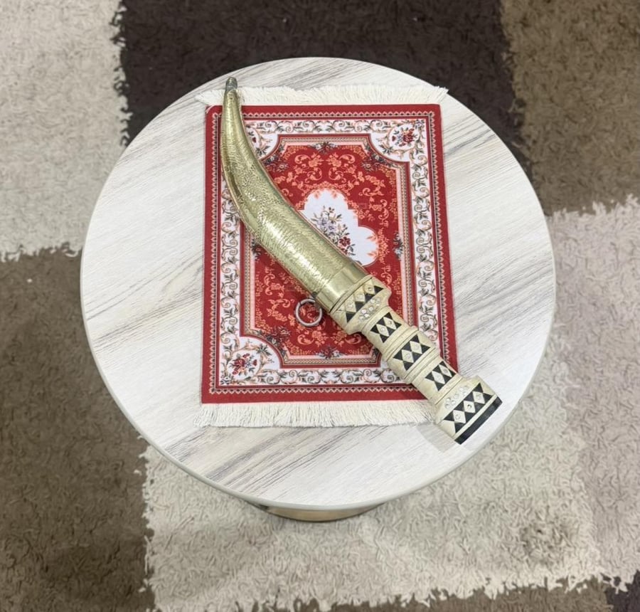 خنجر مجدلاني - وسط