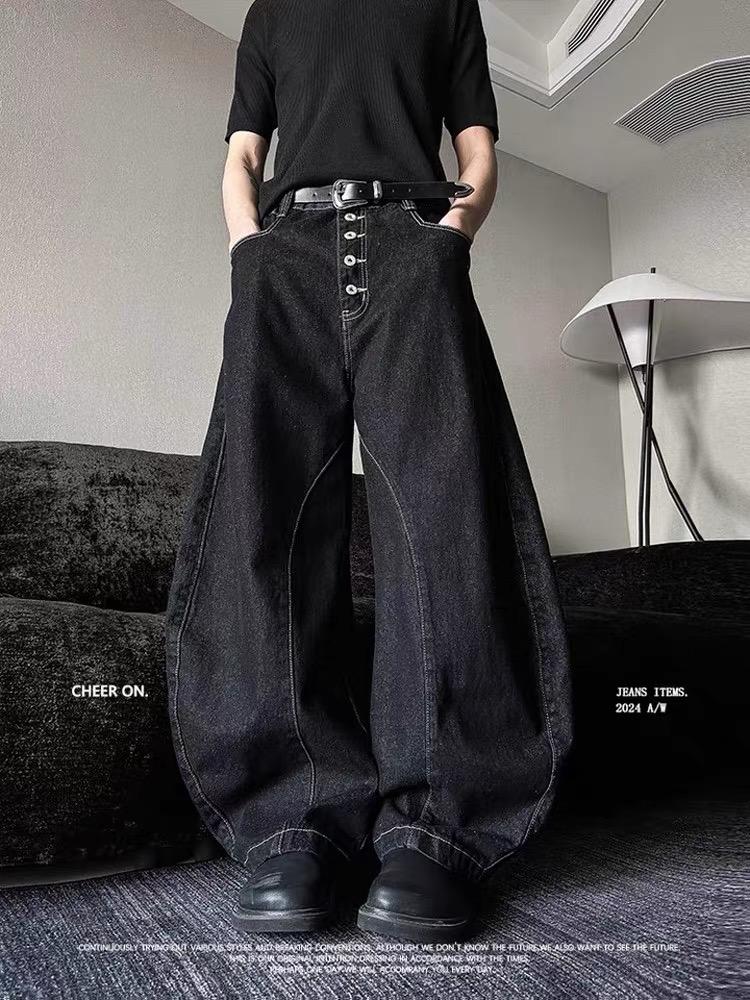 Jeans with a wide cut