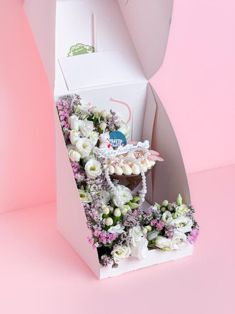 كيكة الكاسة مع الورد – Floral Cup Cake
