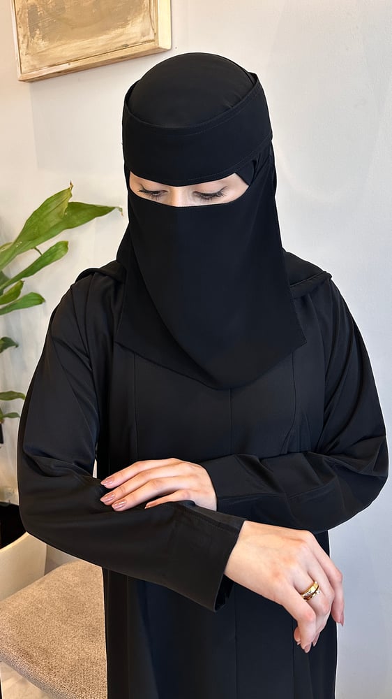 عبايه وهج + طرحه ونقاب مجاناً