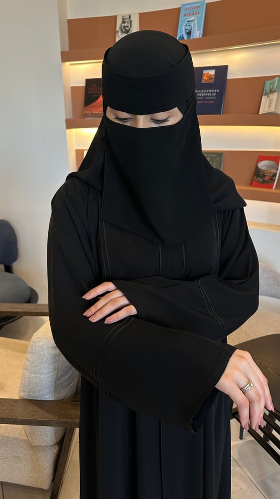 عبايه نسمه + طرحه ونقاب مجاناً