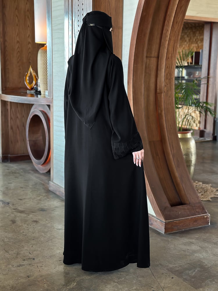 عباية راقية+طرحه ونقاب مجانا
