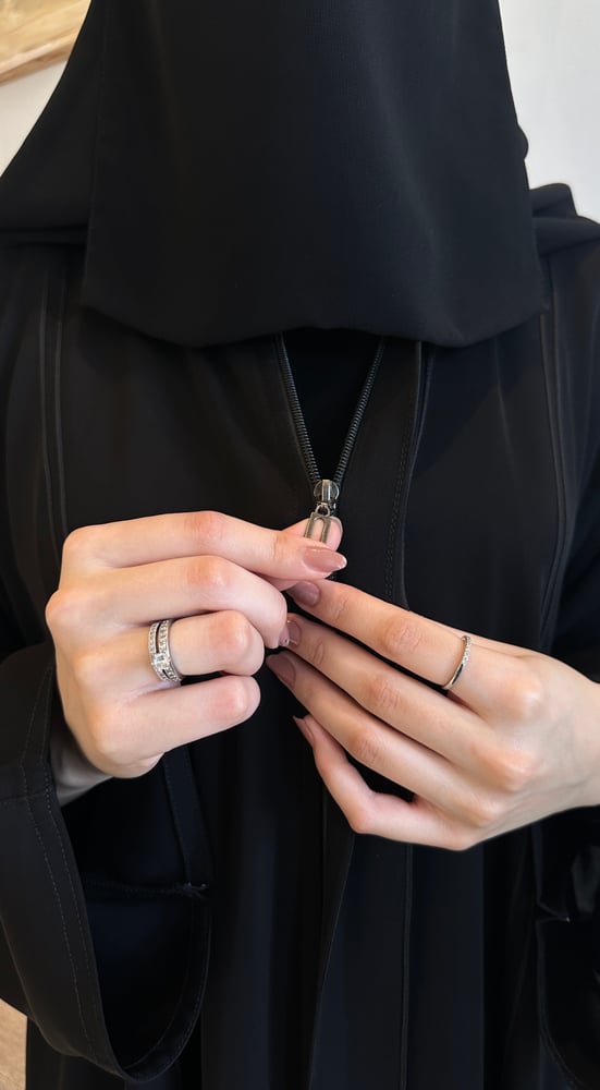عبايه نسمه + طرحه ونقاب مجاناً