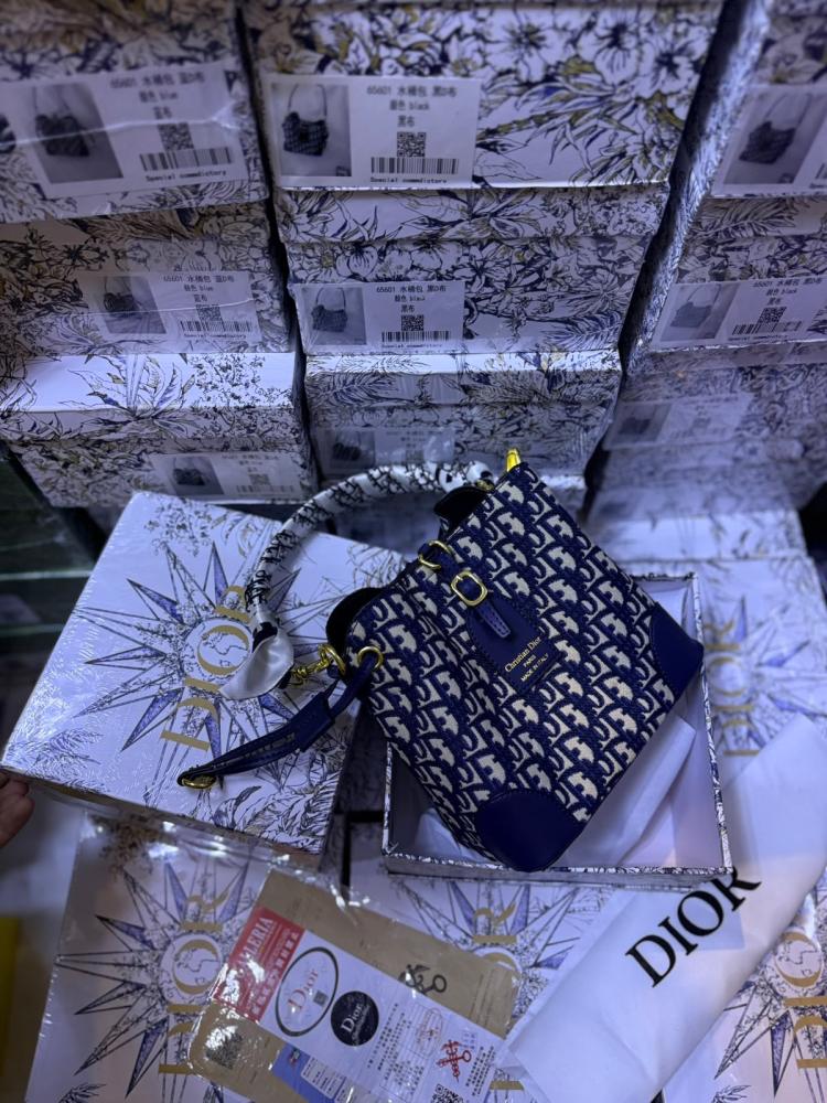 شنطة ديور