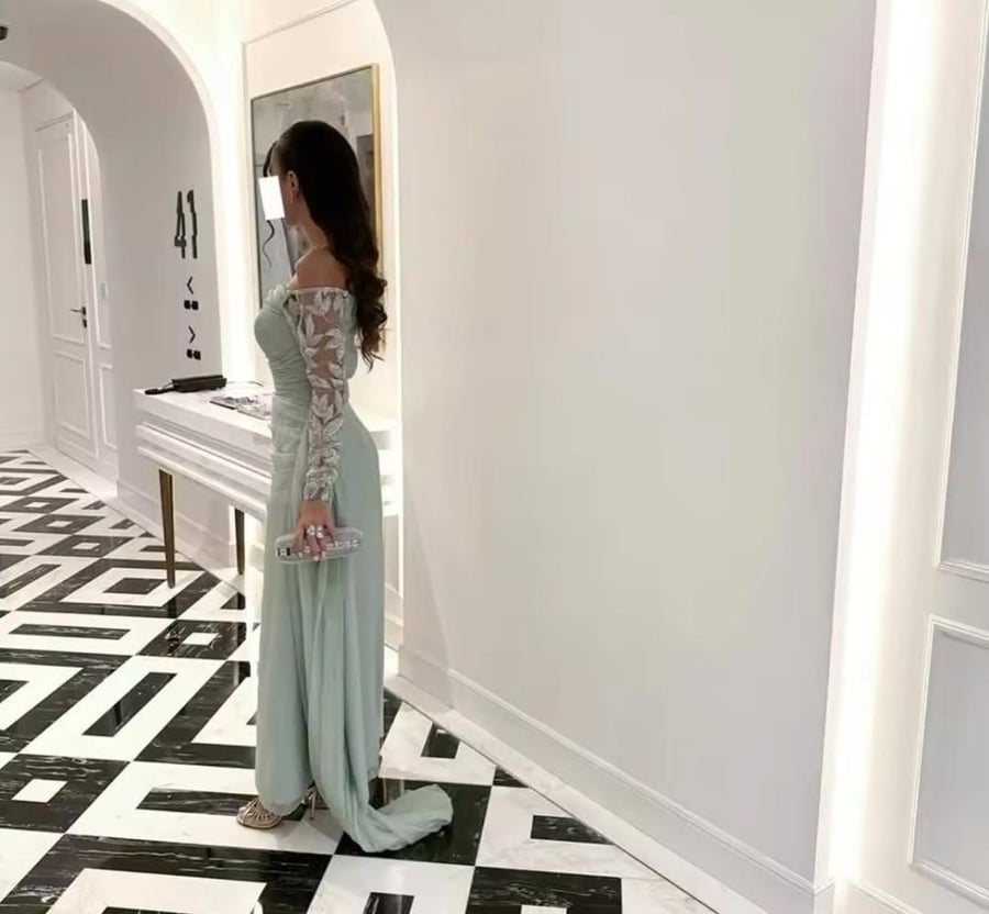 فستان سهرة انيق بلون مميز