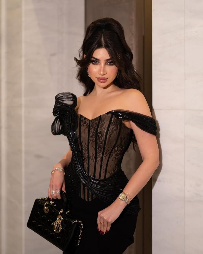 فستان أسود سهرة فاخر فستان أسود ملكي للسهرات فستان سواريه أسود أنيق