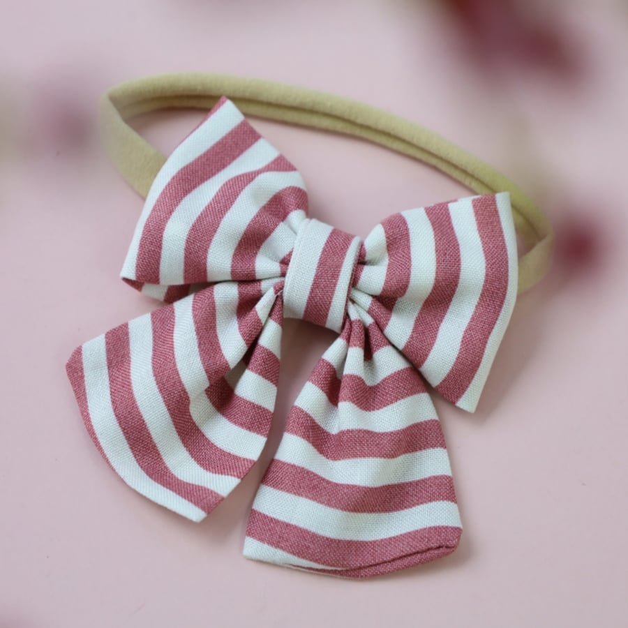 The bow of the born, the bow-shaped, the dotted