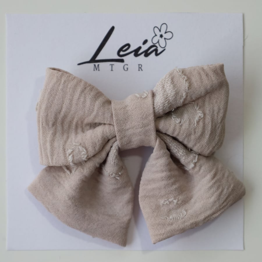 The fabric bow