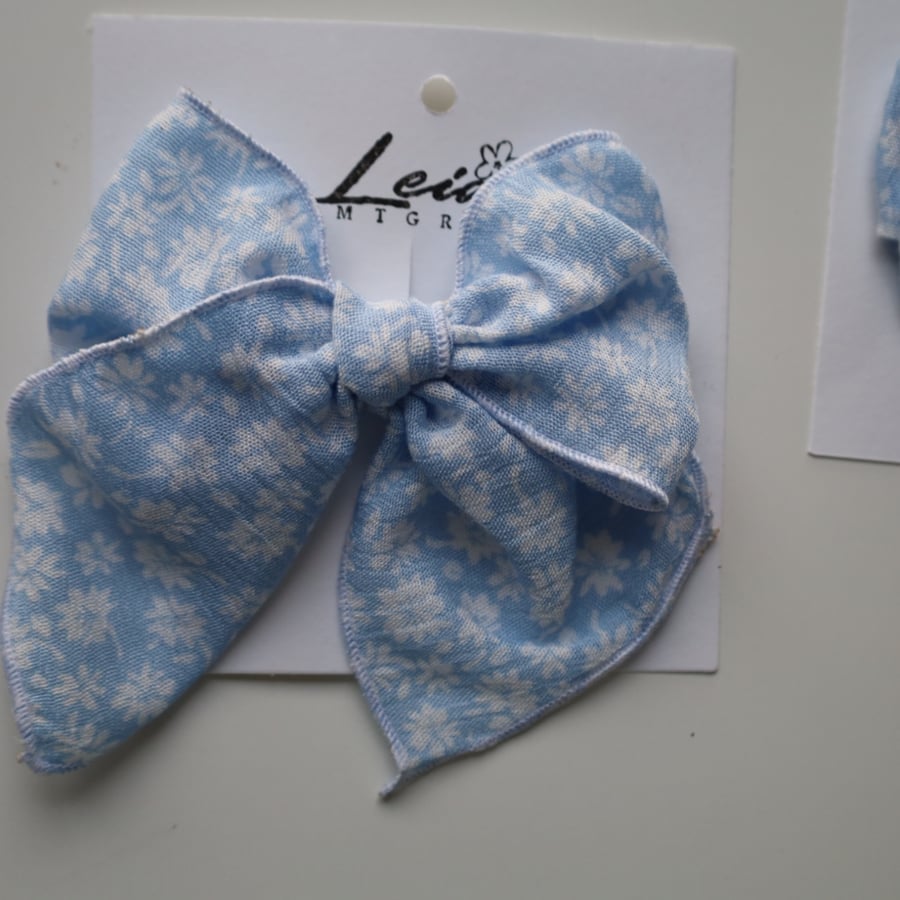 The fabric bow the Jasmine MINI single