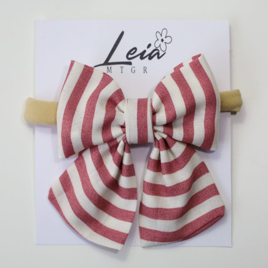 The bow of the born, the bow-shaped, the dotted