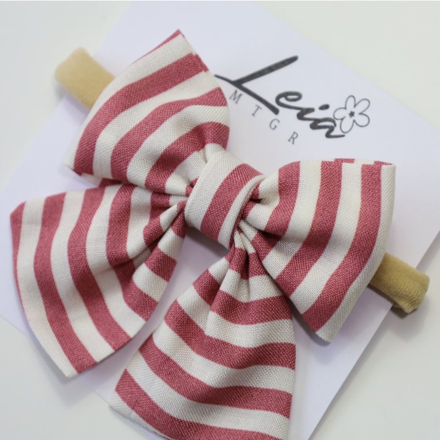 The bow of the born, the bow-shaped, the dotted