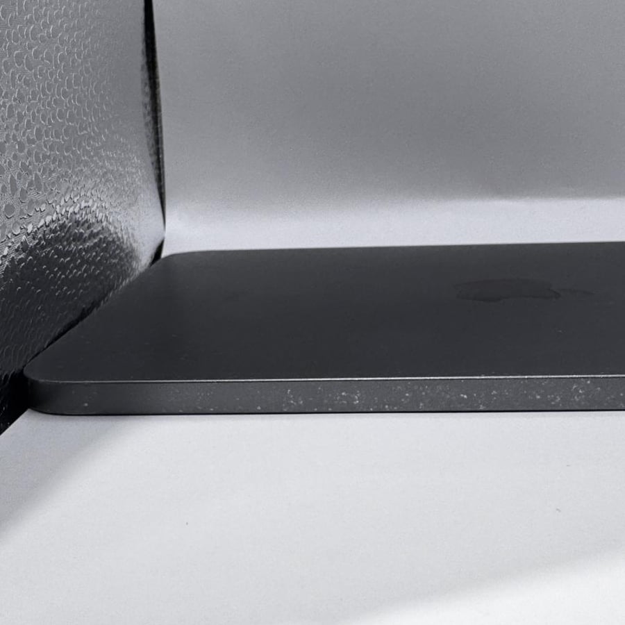 ايباد مني 6 سعه 256GB مستعمل نسبة البطارية 84% الجهاز فيه حكات على الاطار متفرقه وعليه خدوش في الشاشه