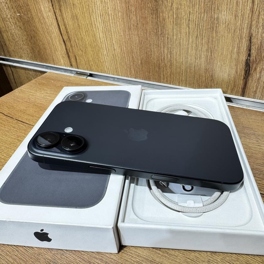 iPhone 16 standard black used with battery percentage 97%
