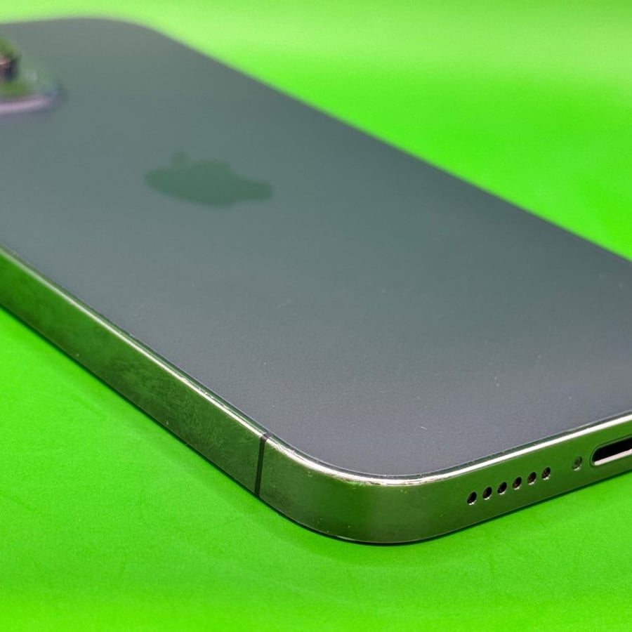 iPhone 14 Pro Max, 1 terabyte capacity, used, battery percentage 80%, scratches from the technician on the device and on the screen