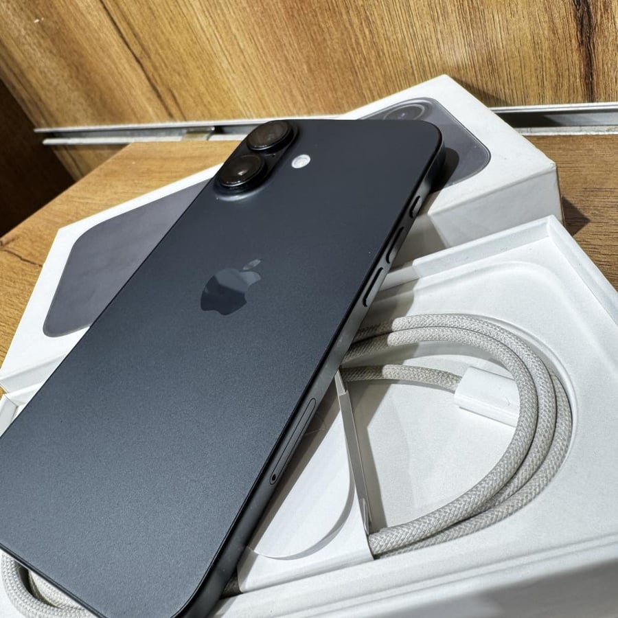 iPhone 16 standard black used with battery percentage 97%