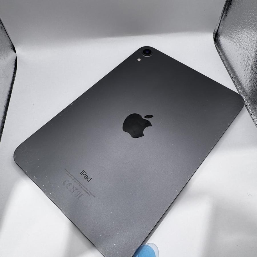 ايباد مني 6 سعه 256GB مستعمل نسبة البطارية 84% الجهاز فيه حكات على الاطار متفرقه وعليه خدوش في الشاشه