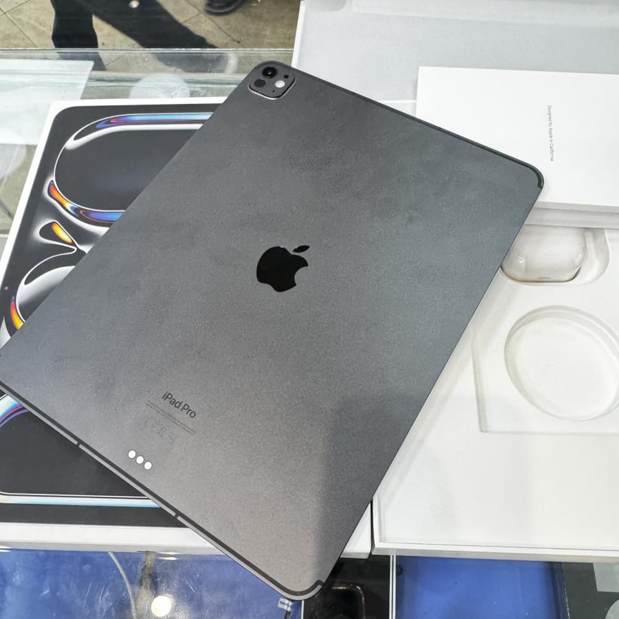 iPad Pro 13 inch with 256GB capacity, SIM card + Wi-Fi, used, battery percentage 100%