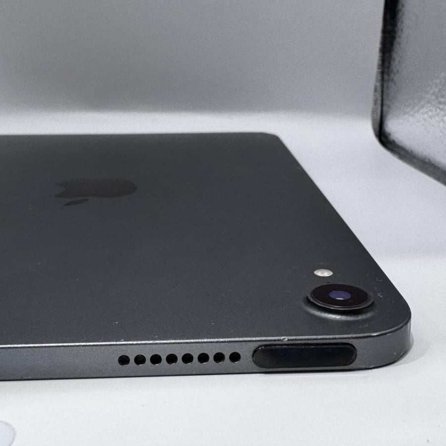 ايباد مني 6 سعه 256GB مستعمل نسبة البطارية 84% الجهاز فيه حكات على الاطار متفرقه وعليه خدوش في الشاشه