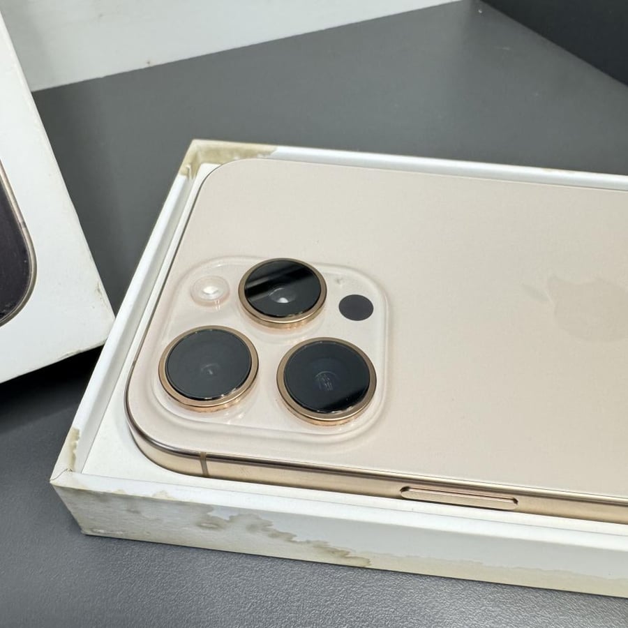 ايفون 16 برو ماكس 256GB مستخدم نظيف نسبة البطارية 100%