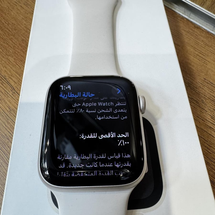 ساعة ابل SE2 مقاس 44 مستخدمه نظيفه جداا نسبة البطارية 100%