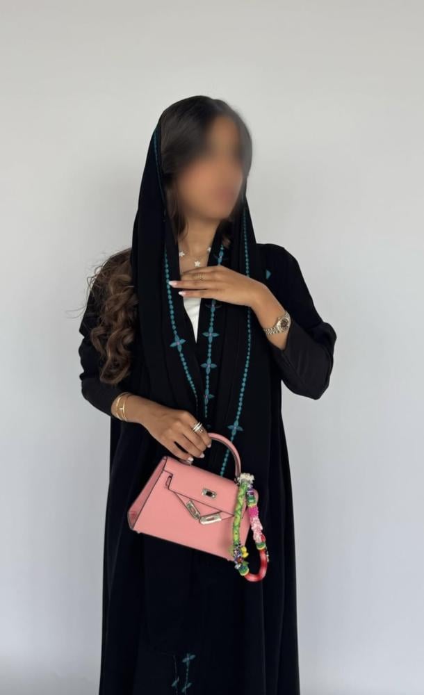 عبايات سوداء تطريز