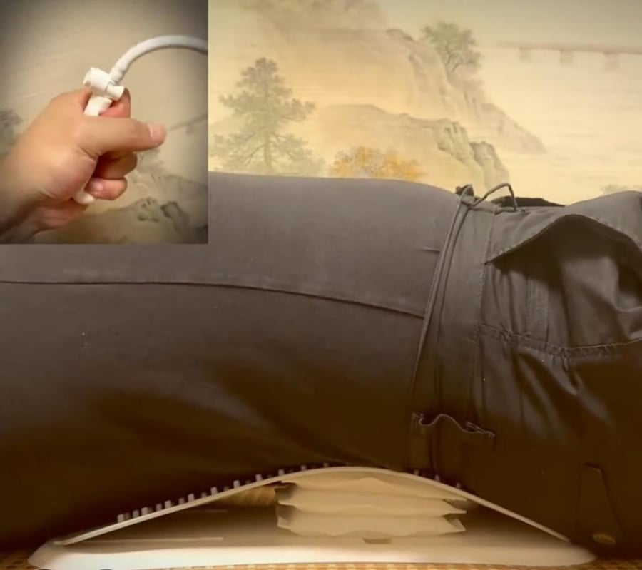 جهاز تمدد الظهر بمضخة يد. Air pump back stretcher