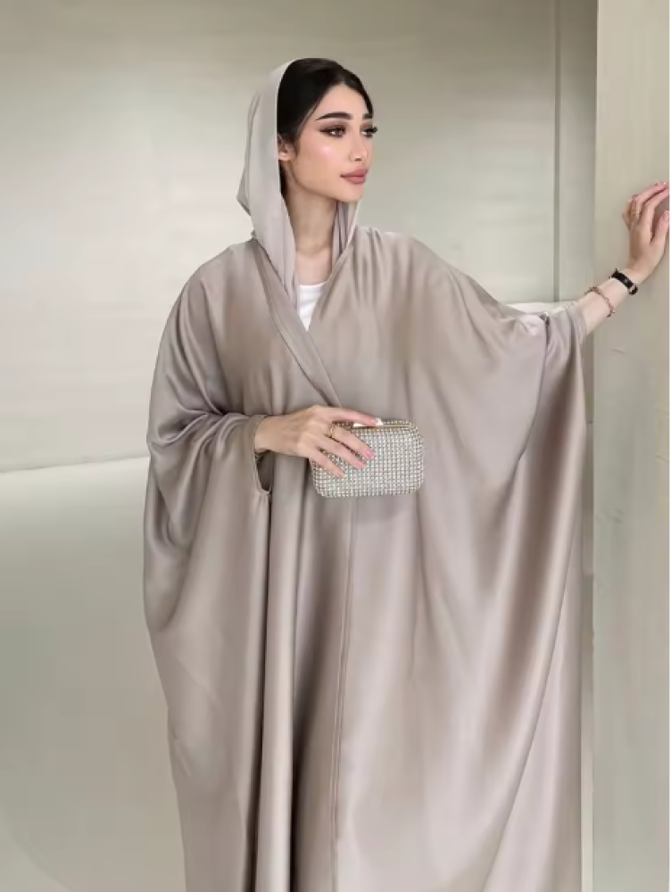 عباءة نسائية عربية بتصميم شرق أوسطي، مصنوعة من الساتان الناعم والخفيف