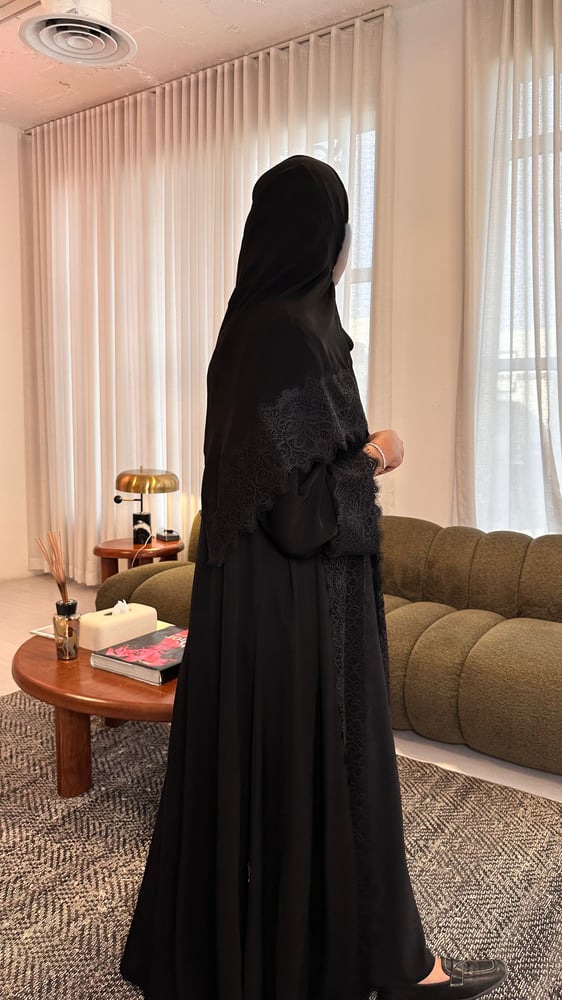 #18 ABAYA