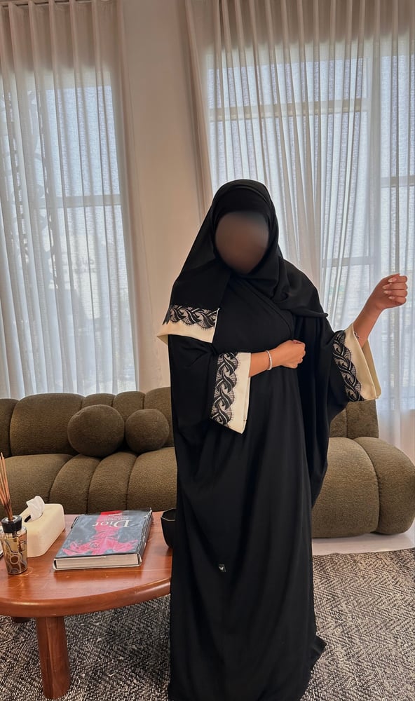 #16 ABAYA