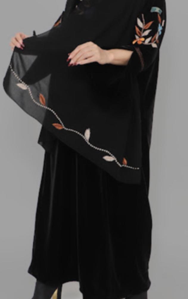 عبايه مخمل مطرزه