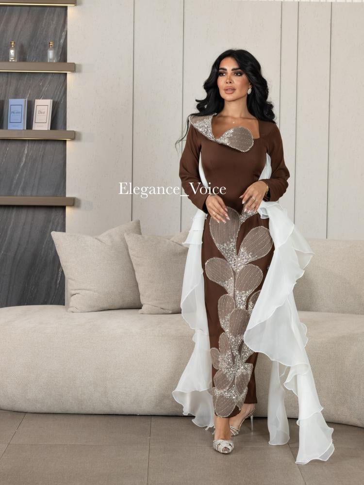 فستان بني مع اورجنزا سكري وتفاصيل خرز
