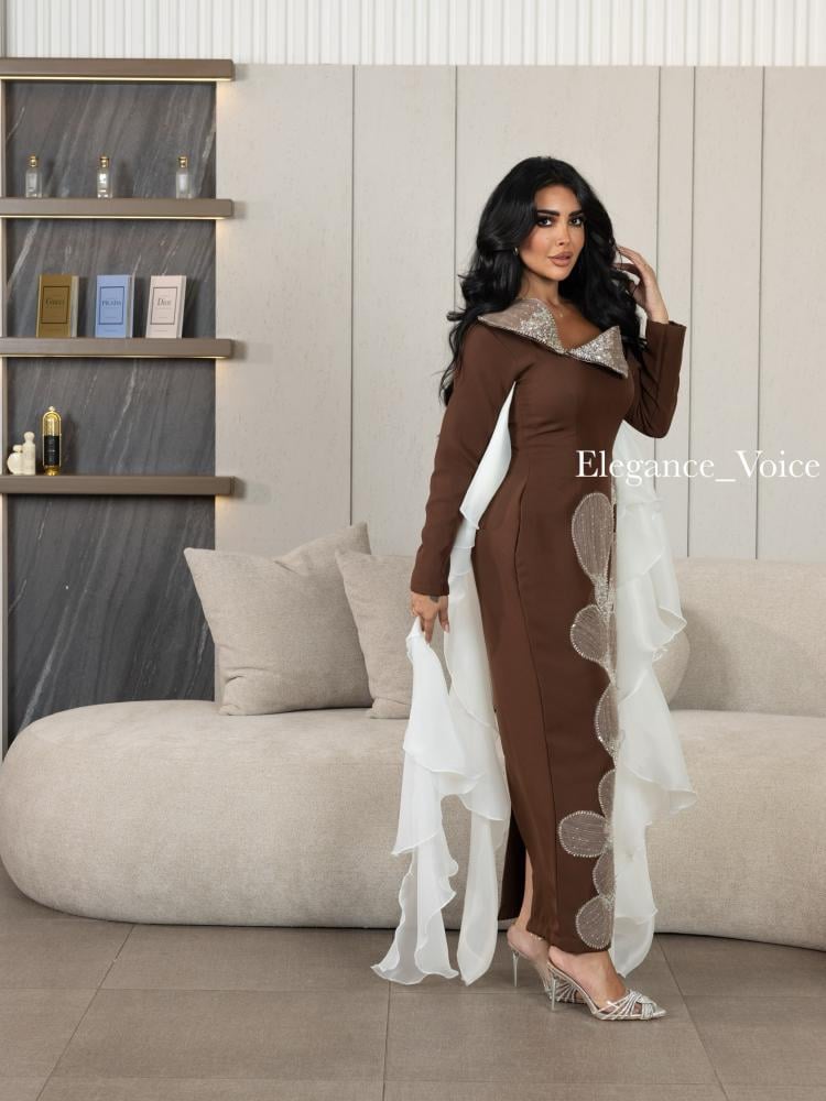 فستان بني مع اورجنزا سكري وتفاصيل خرز