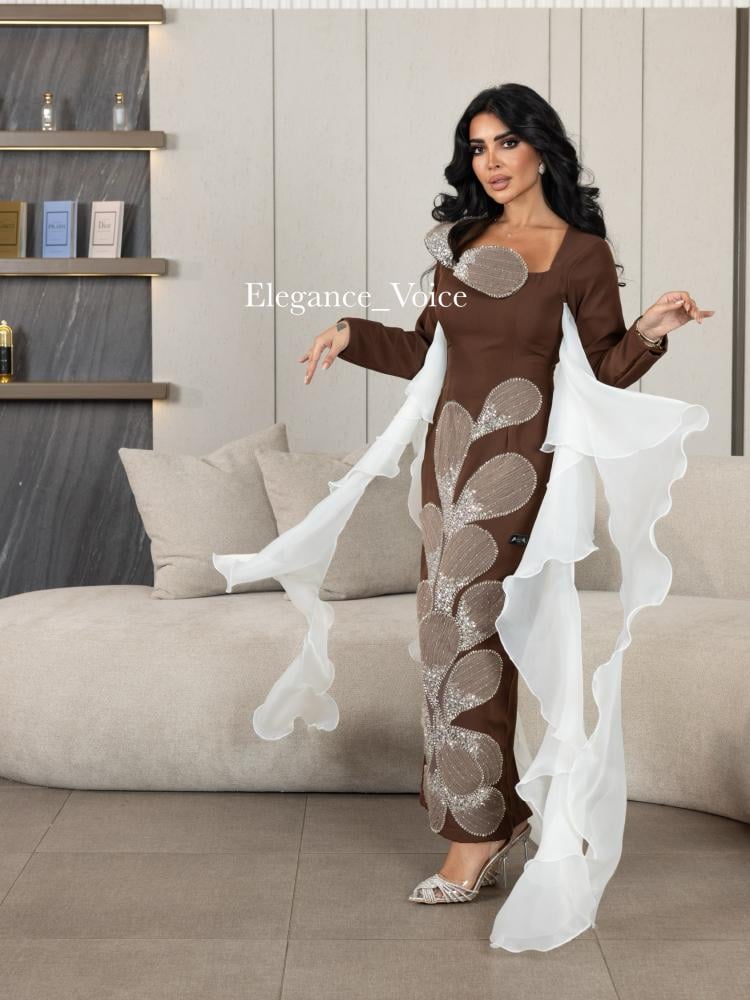 فستان بني مع اورجنزا سكري وتفاصيل خرز