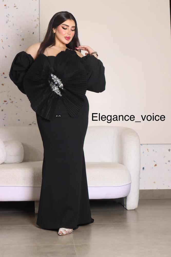 فستان اسود من قماش السيبال