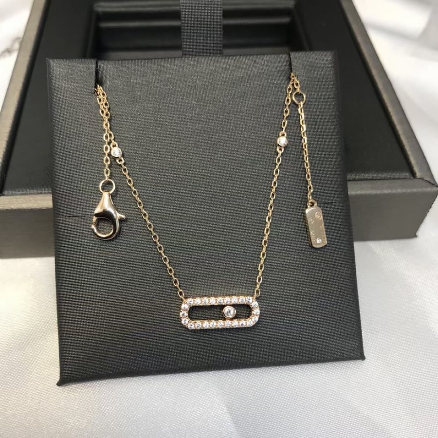 MOVE UNO necklace + lighting box