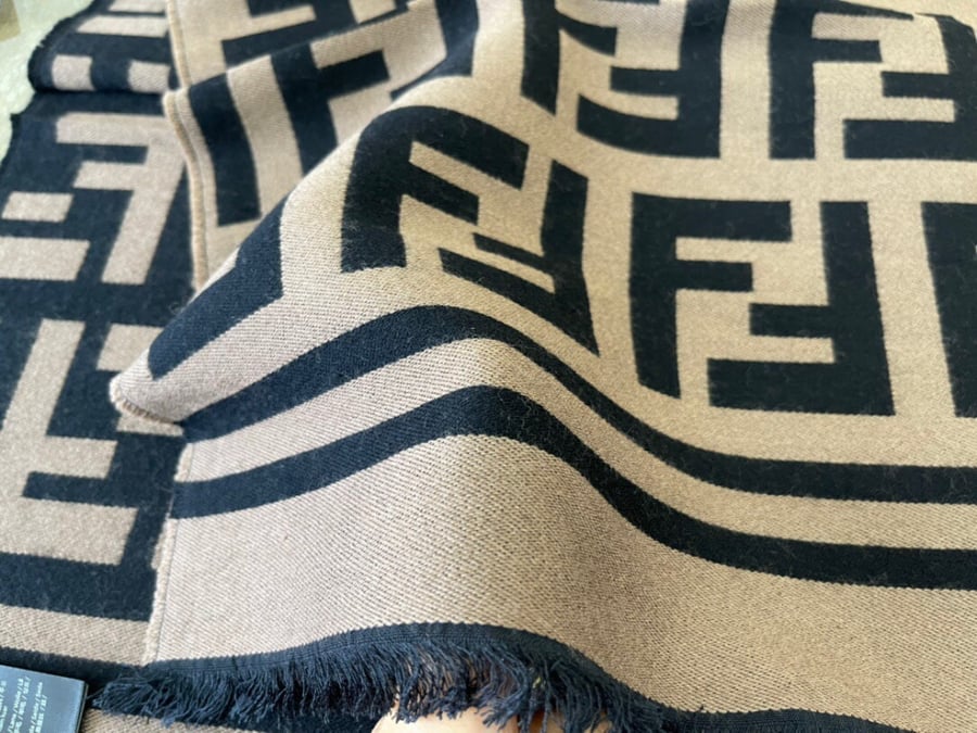 سكارف F