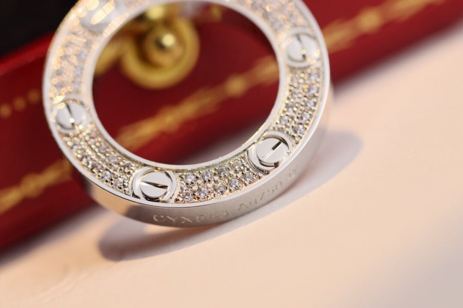 Love pendant full diamond