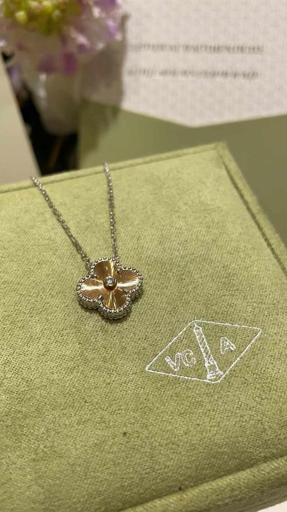 VC necklace 2024