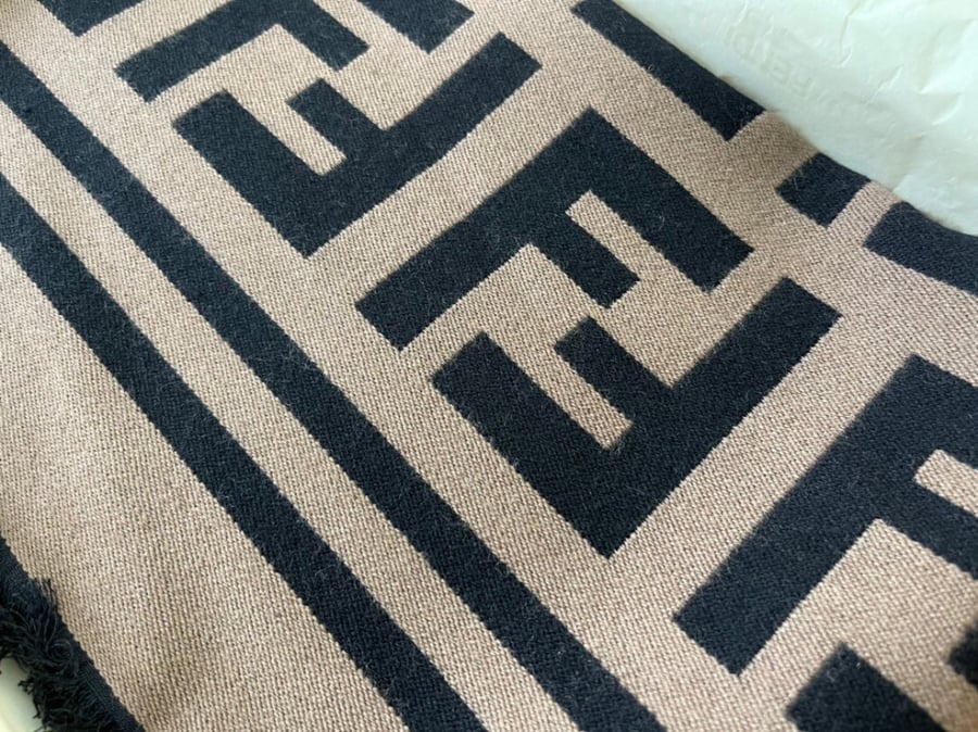 سكارف F
