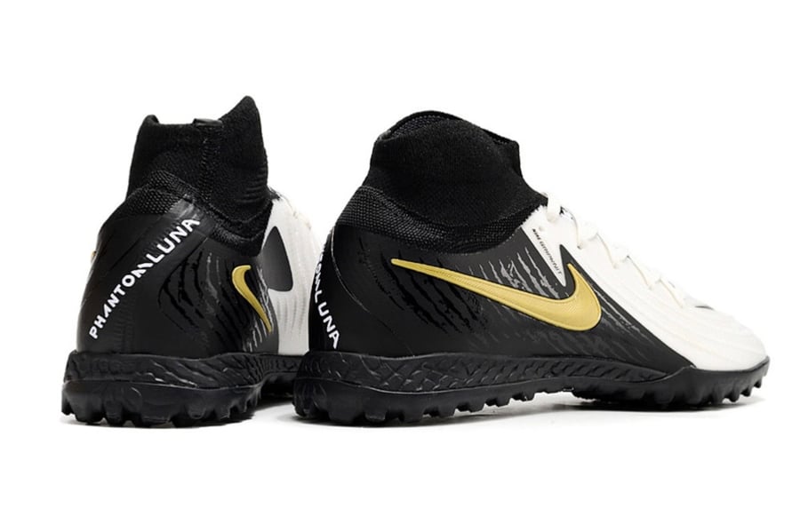 جزمة كرة قدم Nike برقبة عالية
