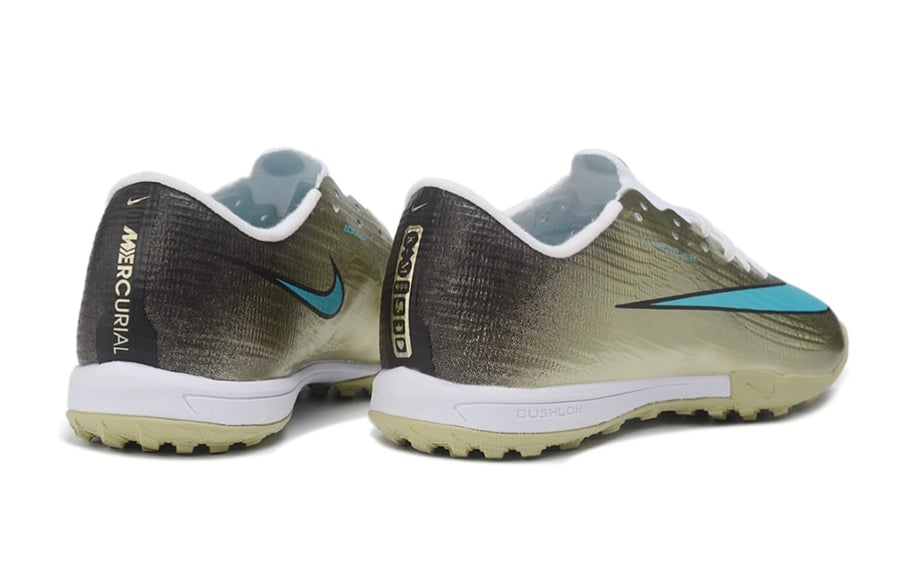 جزمة كرة قدم Nike