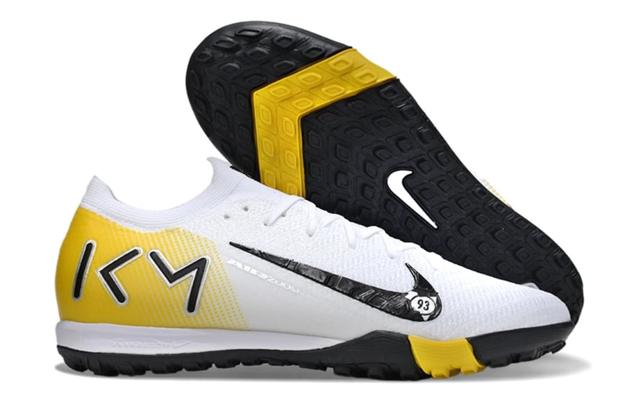 جزمة كرة قدم Nike