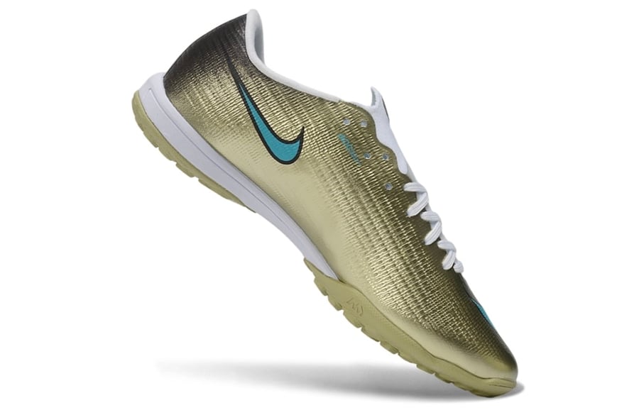 جزمة كرة قدم Nike