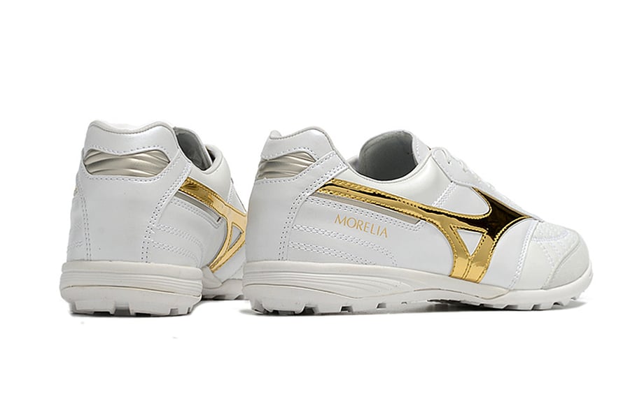 جزمة كرة قدم Mizuno