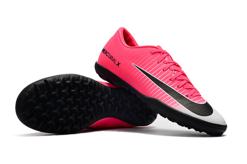 جزمة كرة قدم Nike
