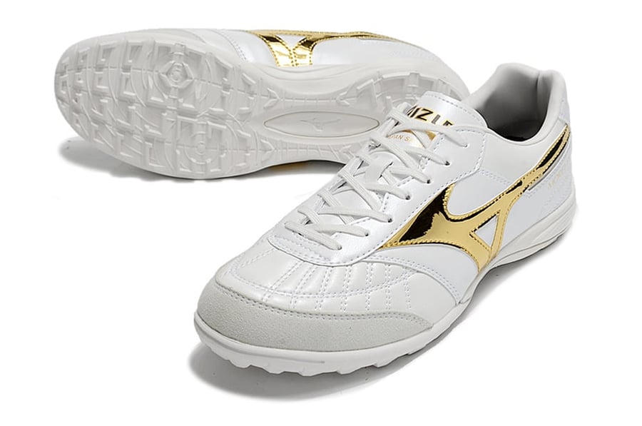 جزمة كرة قدم Mizuno