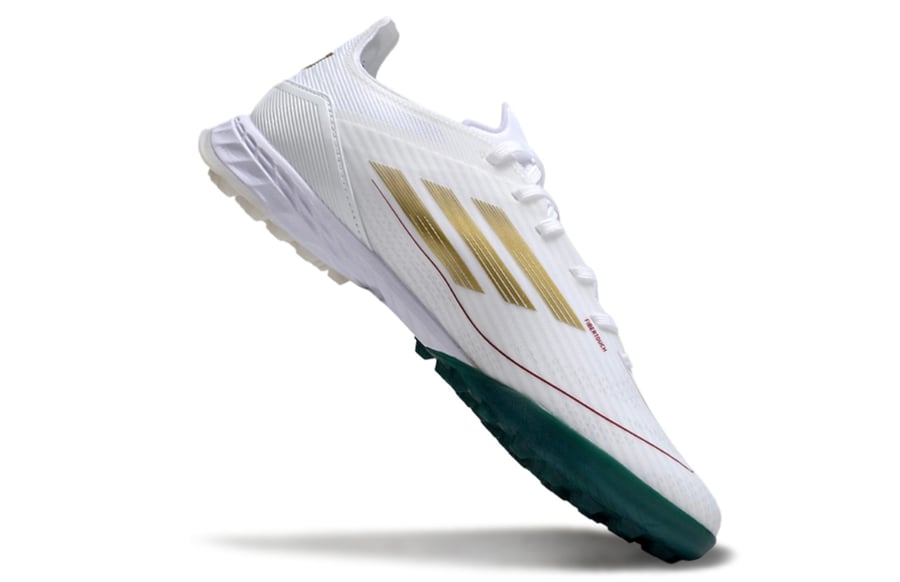 جزمة كرة قدم adidas