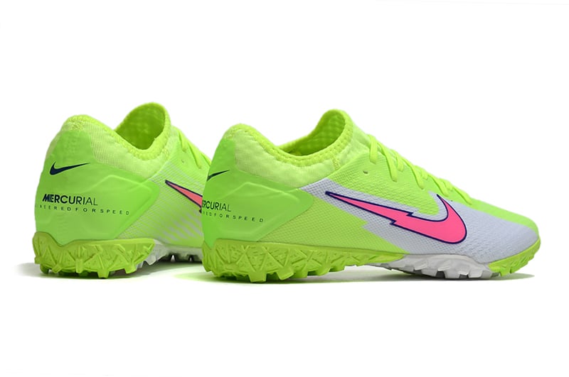 جزمة كرة قدم Nike